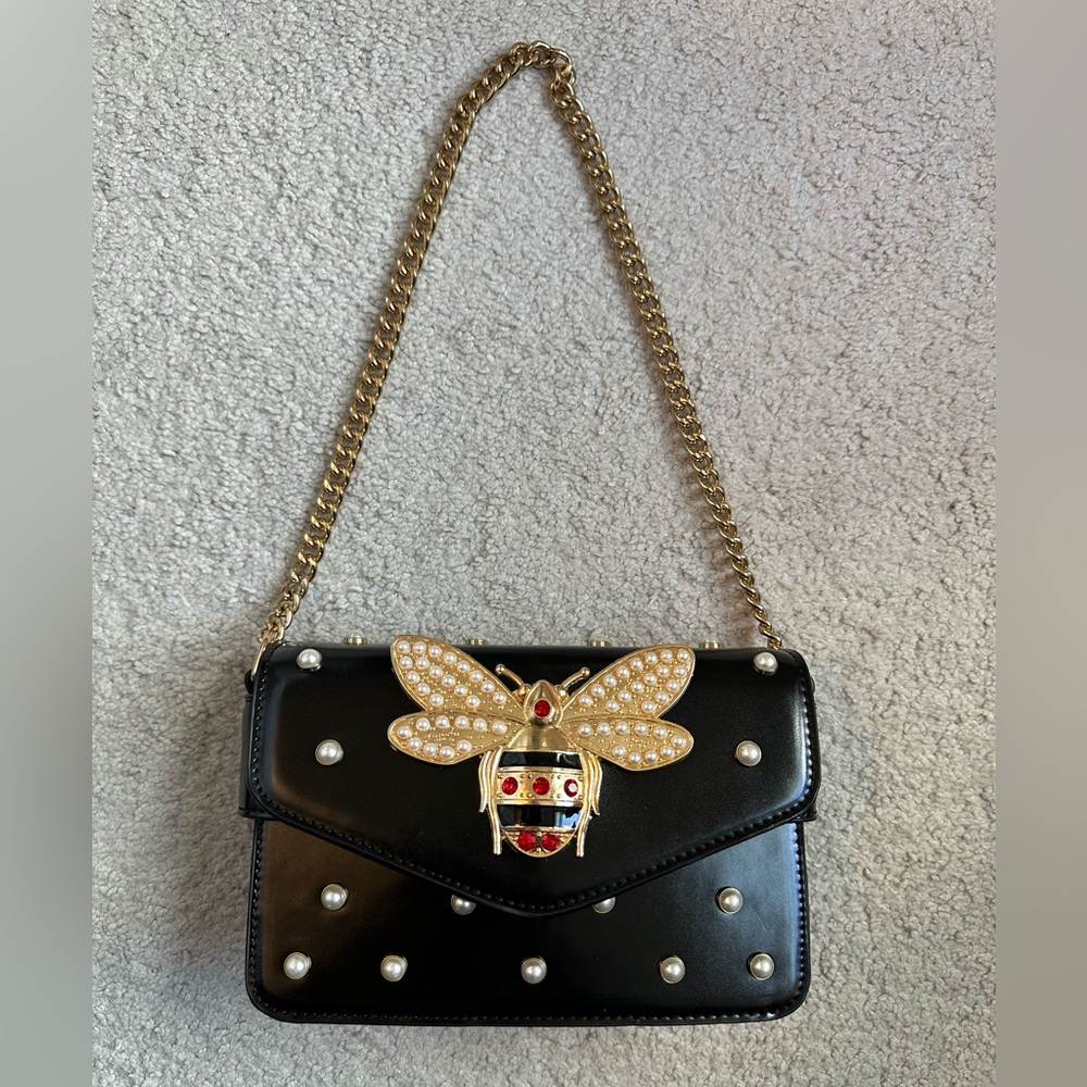 Timeless Black Pearl Stud Bee Chain Shoulder Bag – Very Good Condition